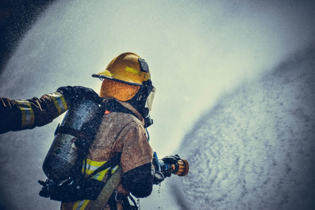 Brandwacht aan het blussen